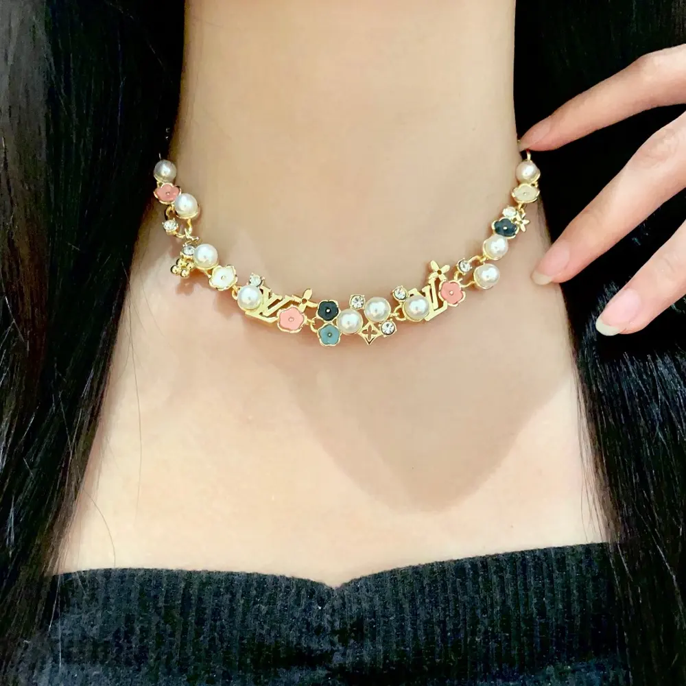 Louis Vuitton classic floral design double flower design pendant necklace