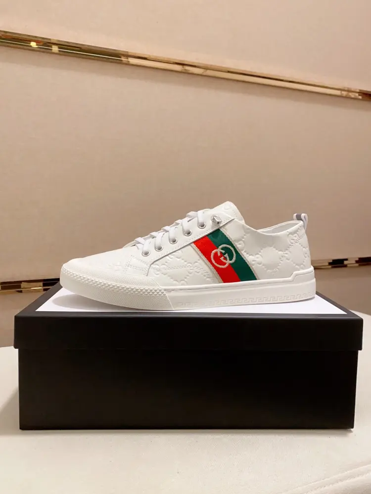 Gucci half-slip counters are on sale at the same time