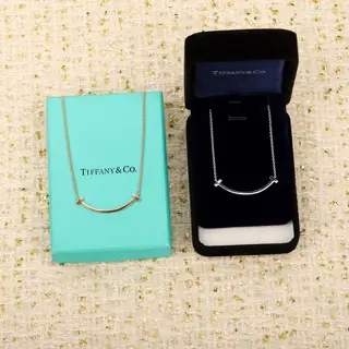 The Tiffany T series symbolizes the infinite possibilities of love. The series is inspired