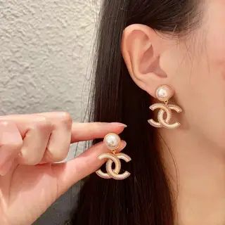 Chanel second-hand earrings