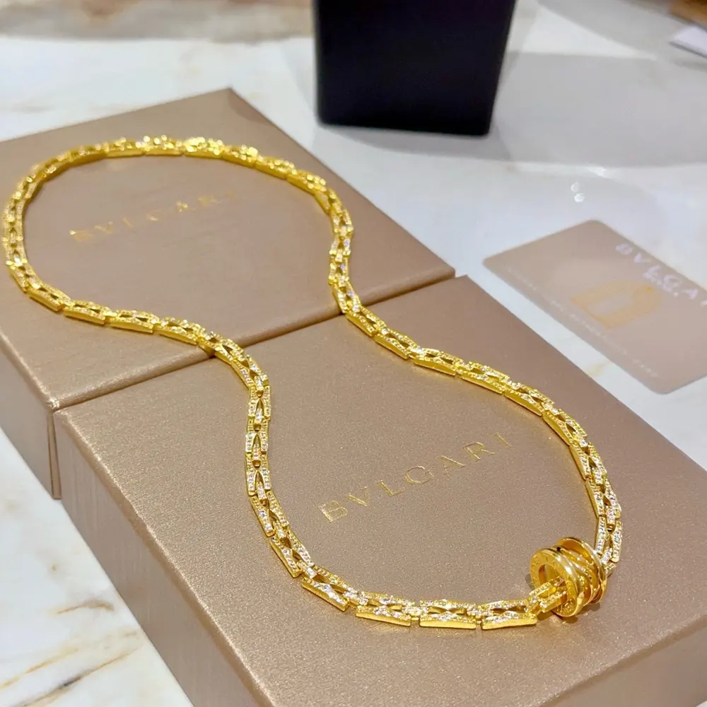 Bvlgari DIVAS’ DREAM series is in perfect condition and has invincible details. The unique