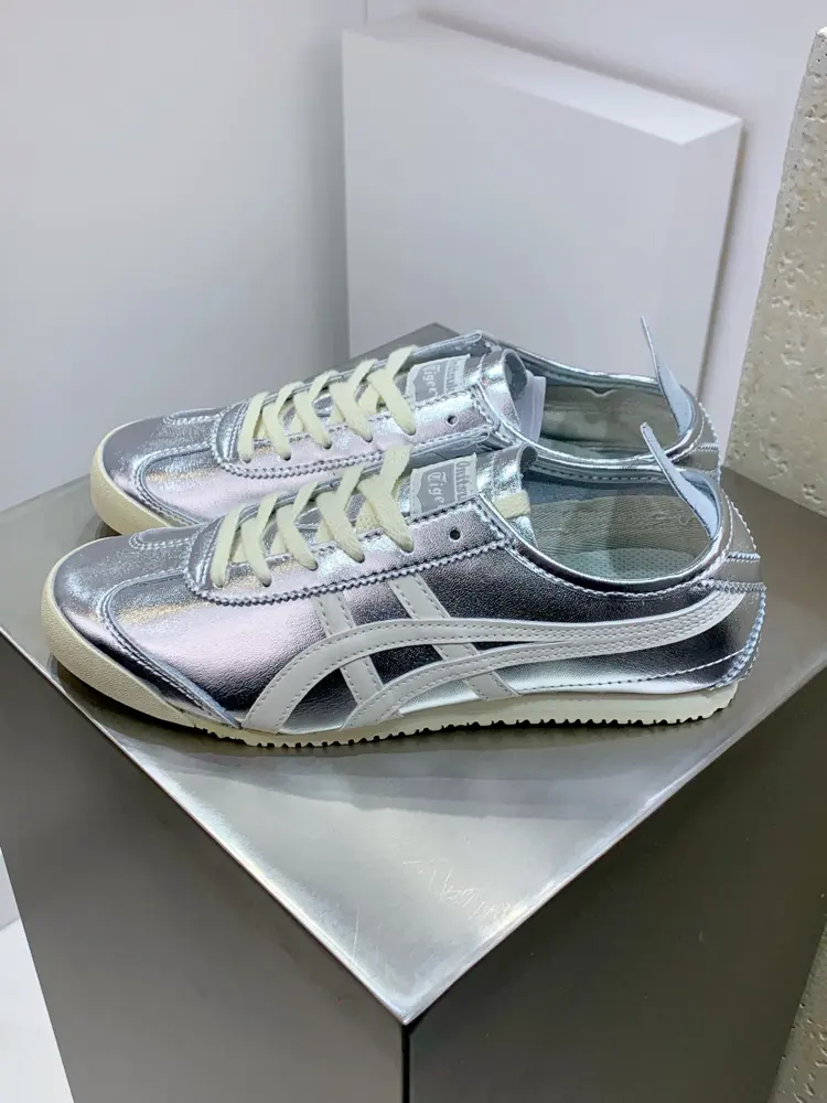 Asics Using soft grain cowhide leather combined with suede trim upper material#Embedded 1183B391-100