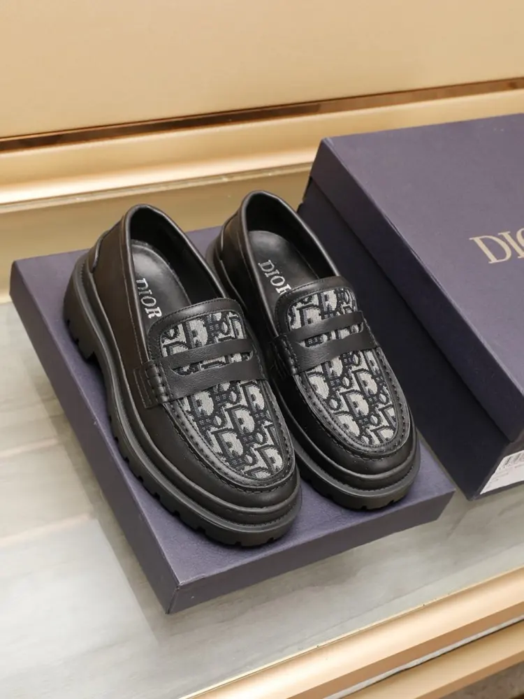 Dior classic loafers Sold simultaneously at the counter