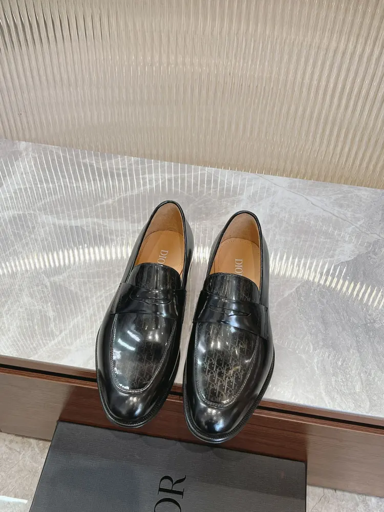 Dior Timeless loafers embody classic elegance. Elegant appearance with slender silhouette