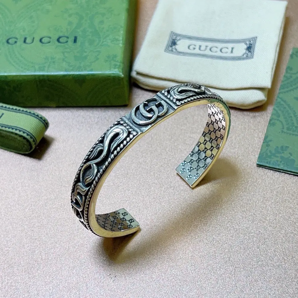 Gucci bracelets are unique and charming. The latest bracelets are of higher quality. The