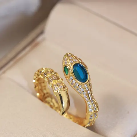 Bvlgari This ring is pavé-set with diamonds
