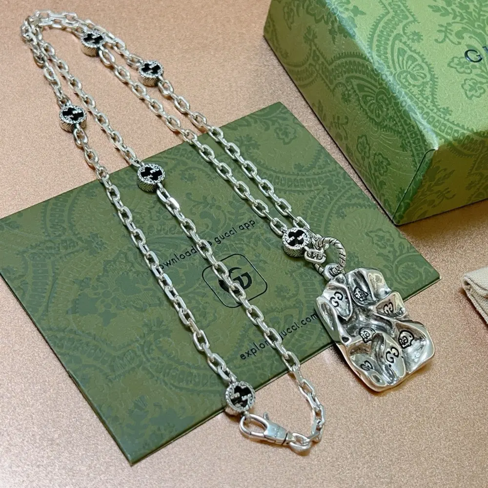 GucciThe latest Gucci necklace with a higher grade chain