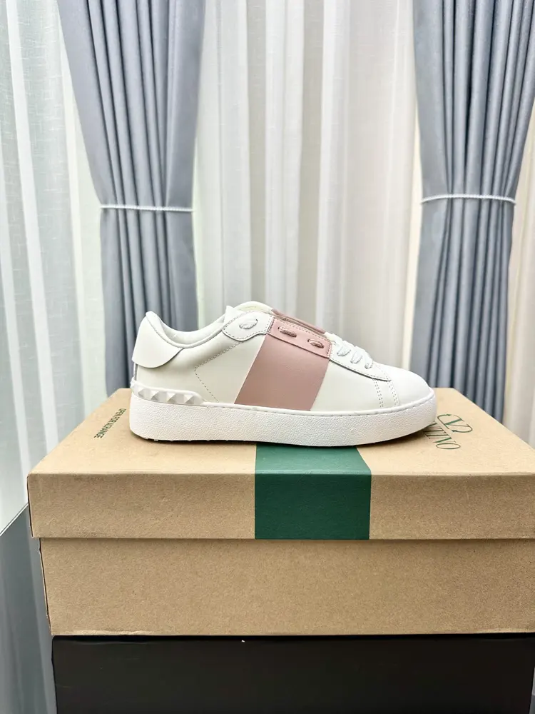 Valentino rivet thick sole casual sports shoes heightening white shoes
