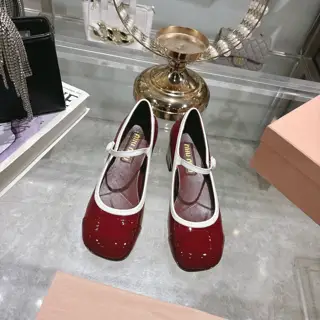 Miu Miu Miu 25 new color-blocked single shoes The shoe shape is round and delicate Not