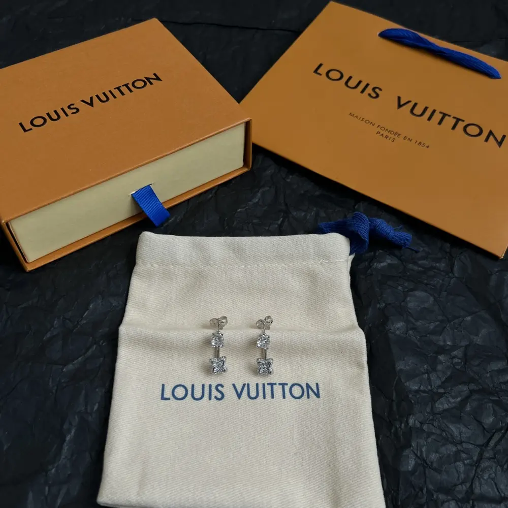 Louis Vuitton classic round natural white mother-of-pearl earrings