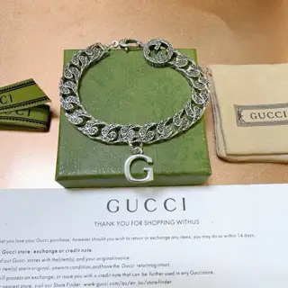 The latest classic Gucci bracelet. Exquisite style and texture. It is absolutely top-notch