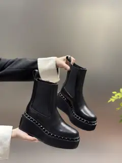 Valentino boots original mold rivets (non-oxidized) high-end custom import. Fabric: black