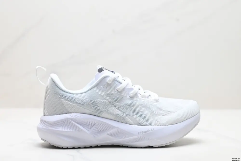 ASICS Novablast 5 lightweight and comfortable fabric shock absorption non-slip 1012B765-100