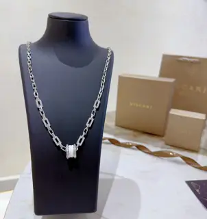 Bvlgari DIVAS’ DREAM series is in perfect condition and has invincible details. The unique