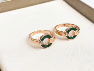 Bvlgari peacock green letter ring Exclusive first release High-end pure hand-inlaid