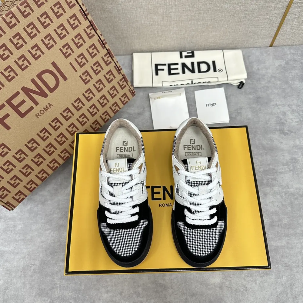 Fendi Retro Contrast Color Sneakers Fend* Match compact design sneakers with retro label on