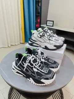 Givenchy casual sports shoes Upper: Italian imported brand logo printed fabric full of