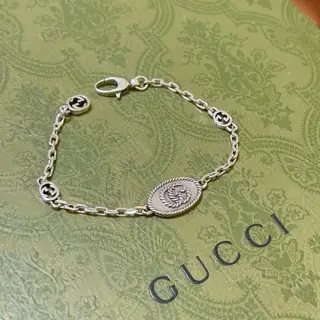 The latest classic Gucci bracelet. Exquisite style and texture. It is absolutely top-notch