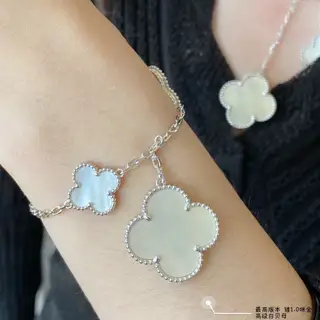 Van Cleef & Arpels Clover High-grade White Mother-of-Pearl Irregular Five-flowered Bracelet