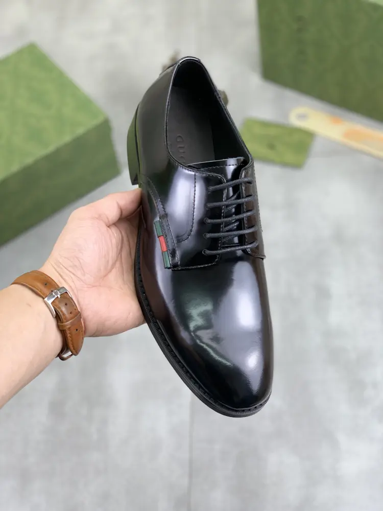 Gucci leather shoes are sold at the same time as the top purchasing men’s counters