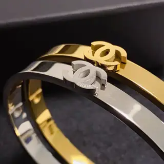 Chanel shiny letter C bracelet