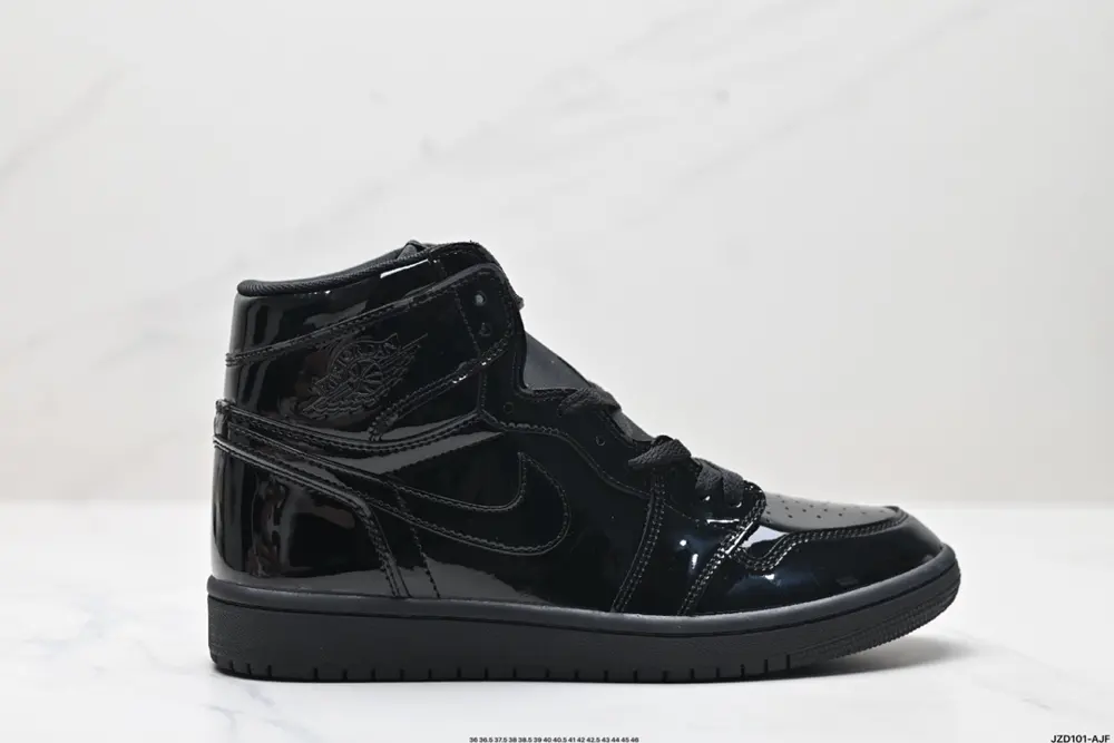 Nike Air Jordan 1 Retro High OG “Black/White” AJ1 Michael Jordan high-top classic retro BQ6472-002
