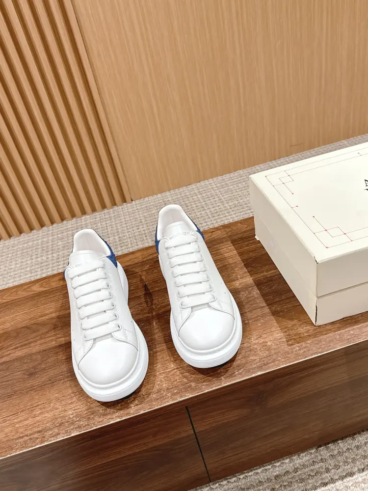 Alexander McQueen light blue diamond tail classic all-match white shoes