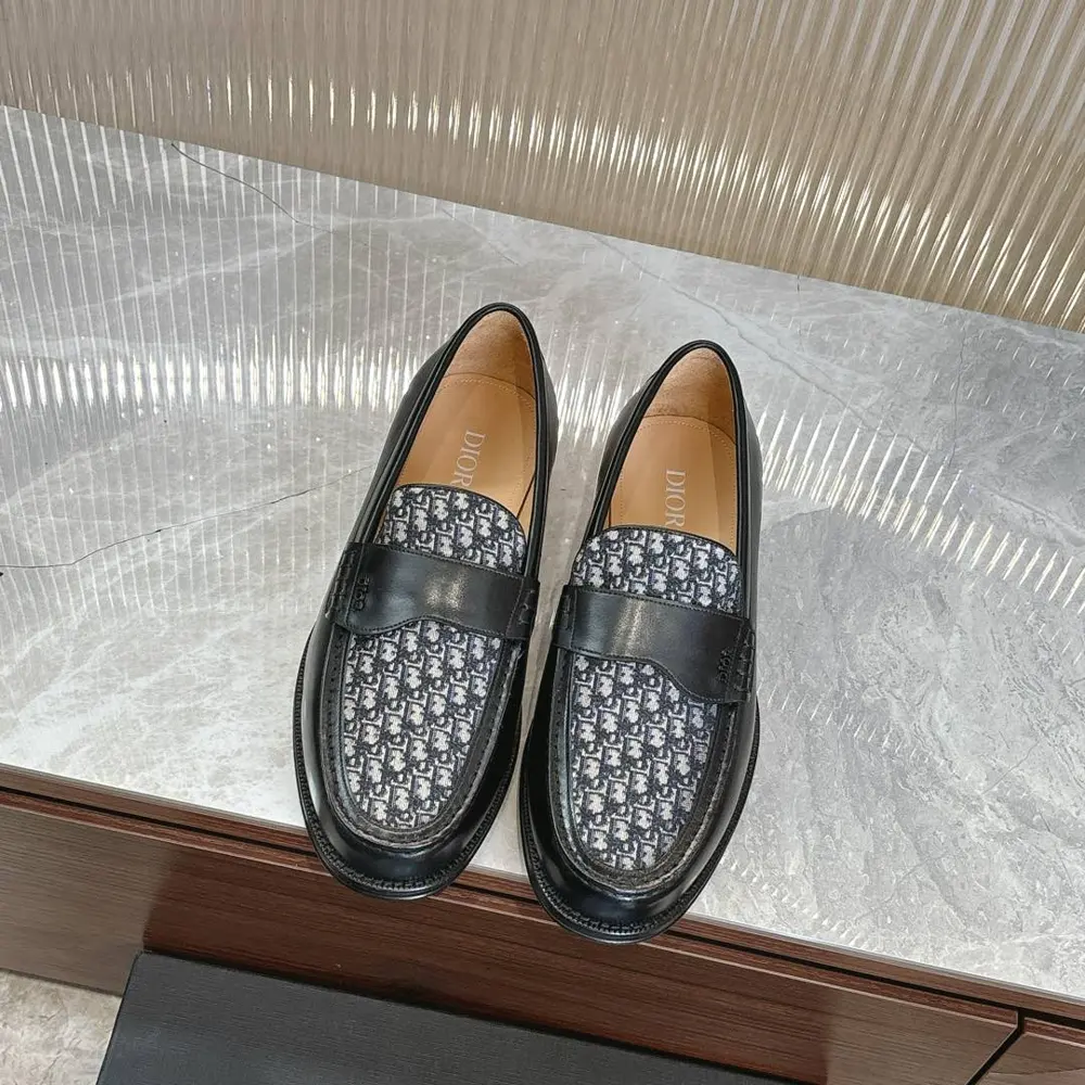 Dior Timeless loafers embody classic elegance. Elegant appearance with slender silhouette