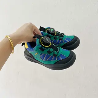 KEEN children’s sports shoes with rotating buckle