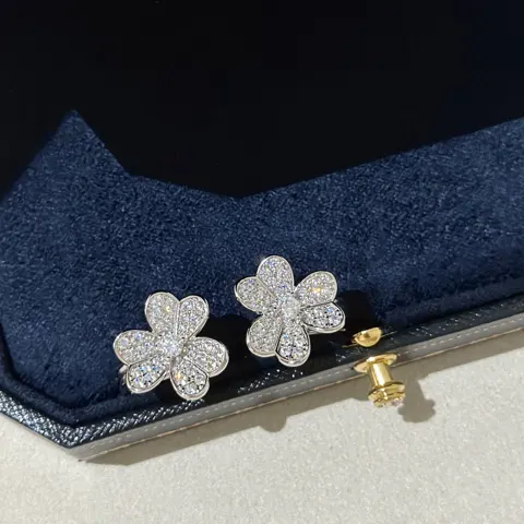 Van Cleef & Arpels Frivole series full diamond clover earrings