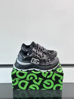 Dolce & Gabbana casual sneakers. The cowhide and mesh design is fashionable and versatile