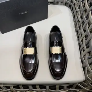 Dolce & Gabbana Cowhide Moccasin Men’s Loafers|Decorated with DG hardware nameplate|Made of