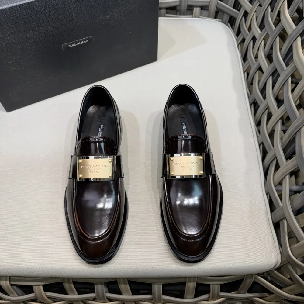 Dolce & Gabbana Cowhide Moccasin Men’s Loafers|Decorated with DG hardware nameplate|Made of