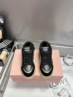Miu Miu Miu’s new style distressed retro casual shoes