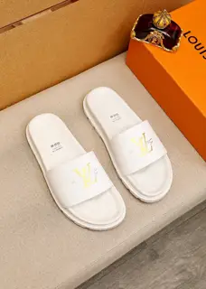 Louis Vuitton popular men’s slippers