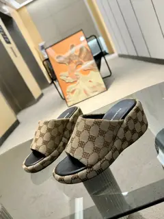Balenci*ga Balenciaga 2024 summer new thick-soled wedge slippers. Invincible