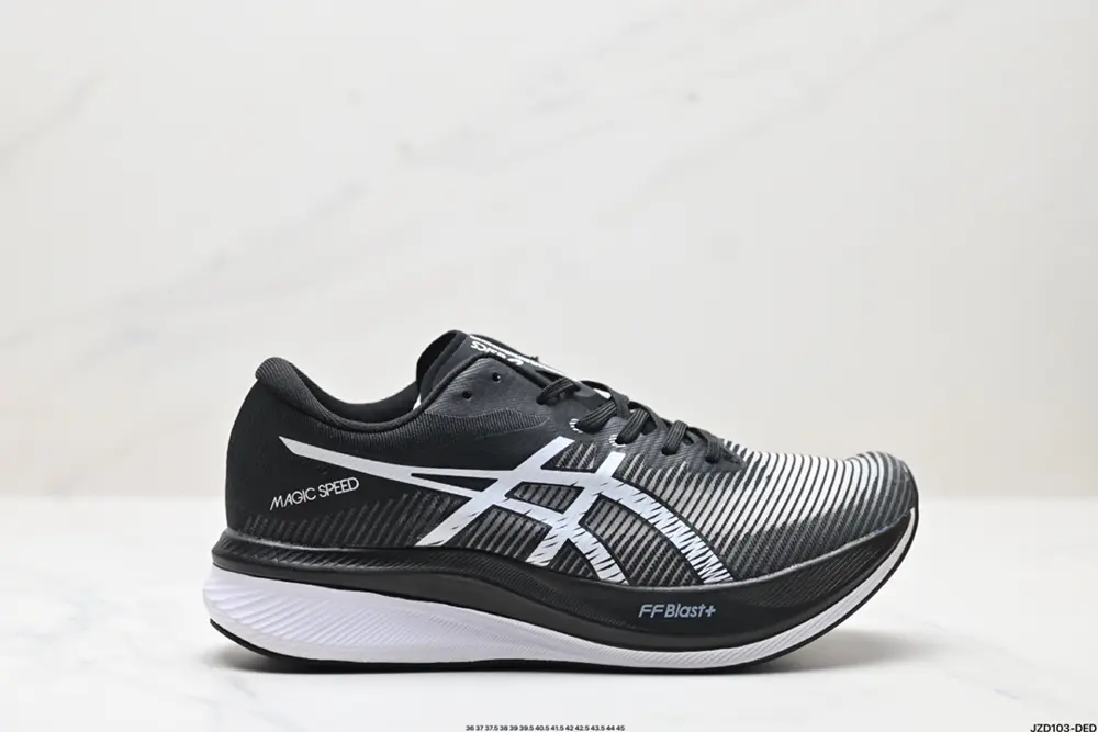 Asics MAGIC SPEED 3 stable running shoes have a double-layer jacquard mesh design on the 1011B703-400