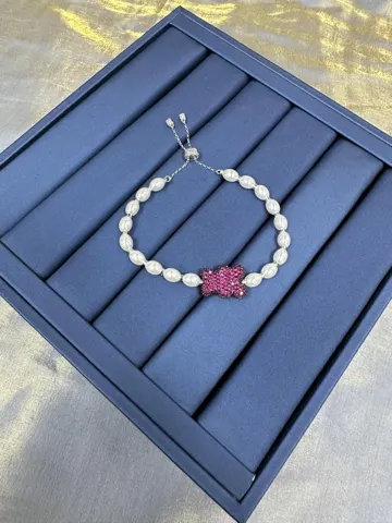 Apm monaco MALU Yummy pearl adjustable bracelet is a stylish birthday gift for girlfriend