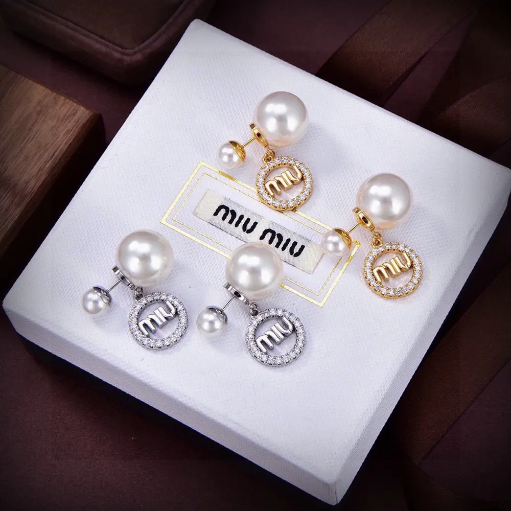 Miu Miu Miu letter pearl earrings The same brass material as the counter