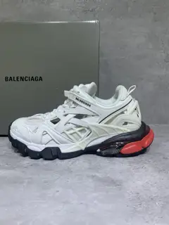Balenciaga Track 4.0 Balenciaga 4th generation Added a new design While continuing the