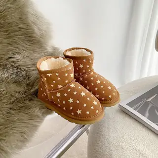 UGG glow-in-the-dark star snow boots for kids