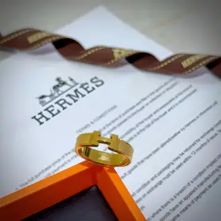 Both men and women can wear it. Classic Hermès ring. High-end and classy. Pig nose ring The