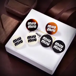 Miu Miu Word resin mother earrings The same brass material as the counter