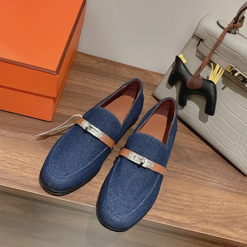 Hermes Kelly buckle loafers. I bought the product again at the beginning of the year. It