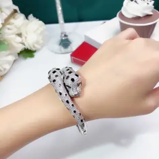 Cartier’s domineering double panther head full diamond hot-selling bracelet Panthère de
