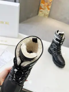 Women’s shoes