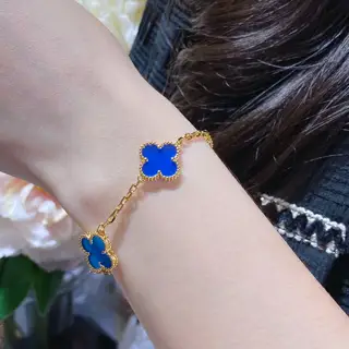 Van Cleef & Arpels High-end Blue Agate Five-flower Clover Bracelet
