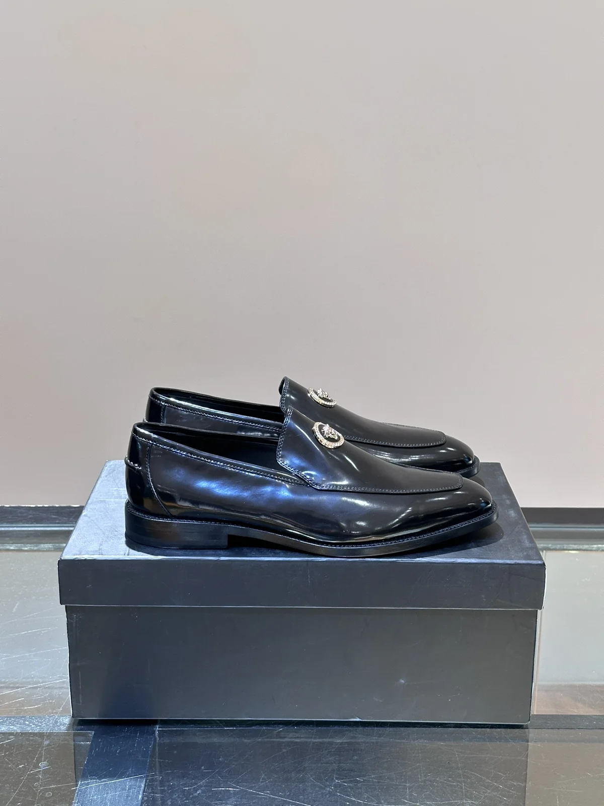 Versace classic men’s business shoes with leather soles