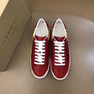 Burberry men’s classic low-top sneakers