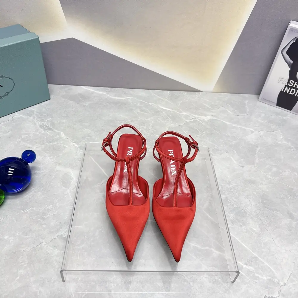 Prada’s latest spring and summer catwalk hot-selling sandal series